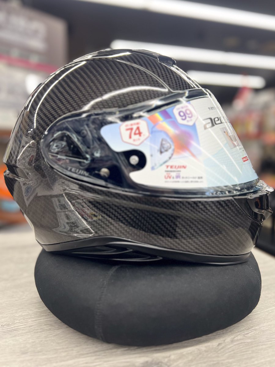 nk4911's tweet image. 待ちに待ったカーボンプレミアムモデルの
エアロブレード6R ｷﾀｰｰｰ(✪̼o✪̼)ｰｰｰｯ‼️

ミラーシールドも装着して準備ばっちり👌
お客様にお渡しが楽しみだーっ✨⸜(*ˊᗜˋ*)⸝♬

#OGK #kabuto #AEROBLADE