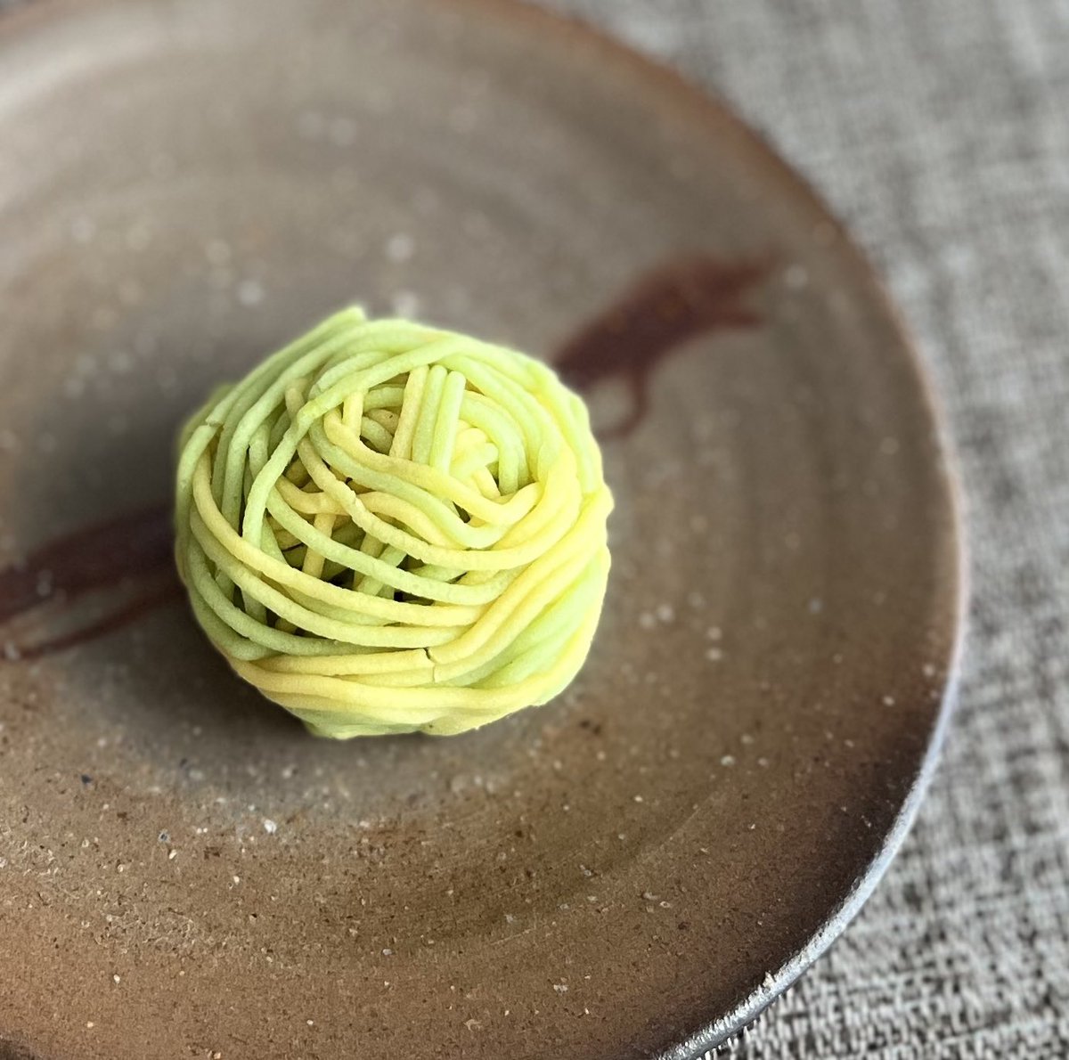 wagashibuyer's tweet image. #菓子案内　【京都航空便の御礼】

昨日9/27は #新宿高島屋 の #京都航空便 にお立ち寄りくださいました皆様、ありがとうございます。

#日本橋高島屋 とは対照的に予約完売が多く、当日販売も少なく、またキャンセル販売もわずかでしたので、どちらも30分とかからず。

さて、２日連続で登場しました…