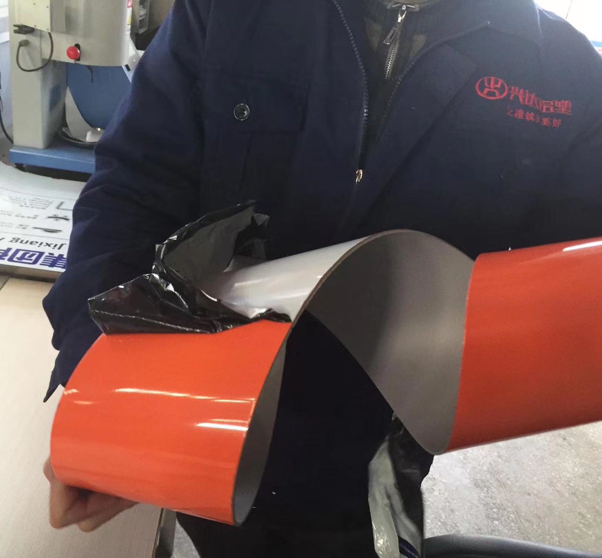 JinLian47925's tweet image. ACP Core: Broken vs.Unbroken
Broken →Breaks when bent, for decorative curves.
·Unbroken →High strength, stays intact, for façades &amp;amp; flat surfaces. WhatsApp: +86 15623281779
#AluminumCompositePanel #ACPsheet #CoreMaterial#Architecture #BuildingMaterials