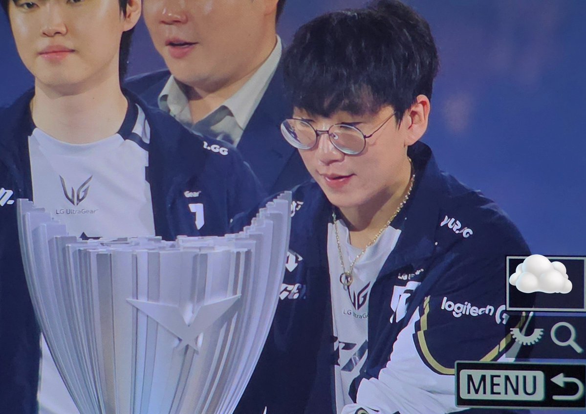 250928 vs HLE 결승전 #룰러 #Ruler 

우원룰 LCK 복귀 시즌 우승 축하해 🥹🫶🏻