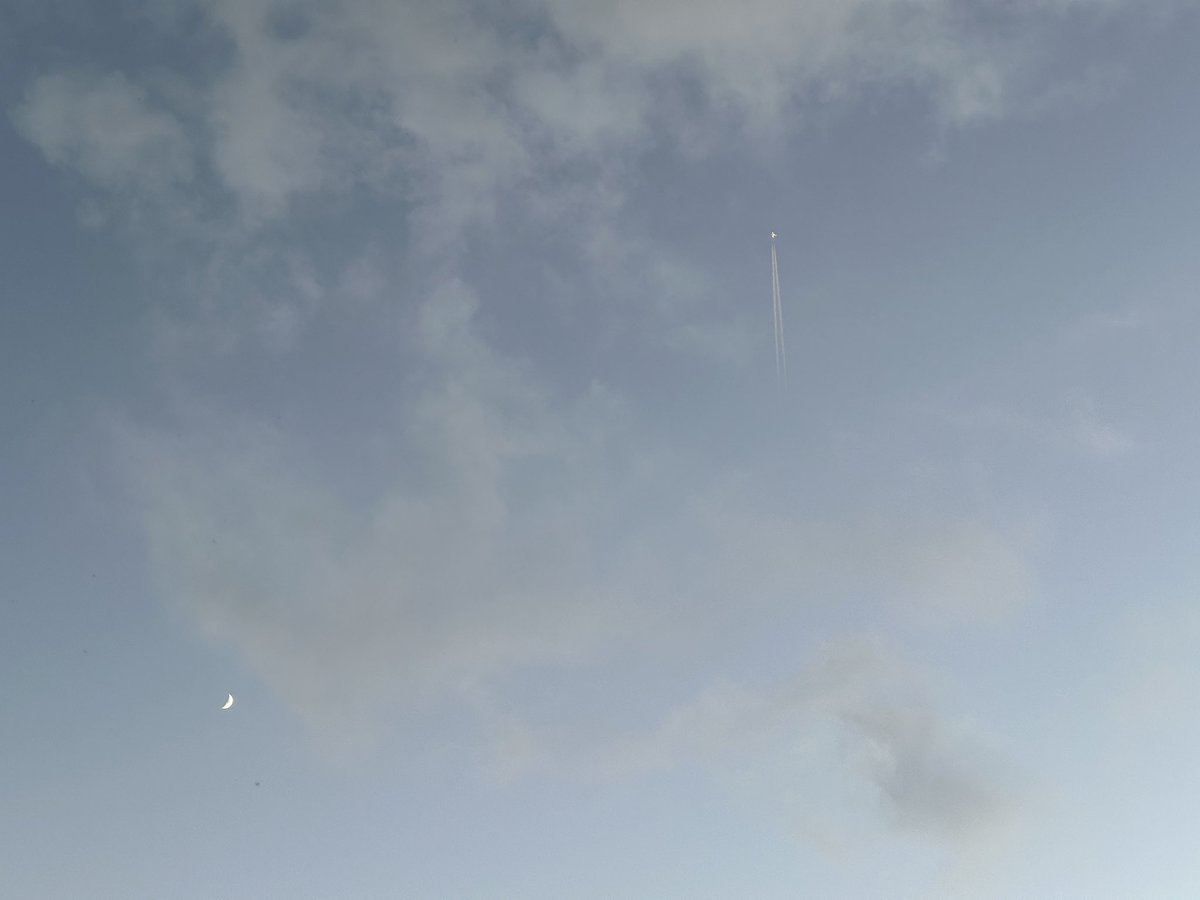 夕陽を浴びる飛行機いいね