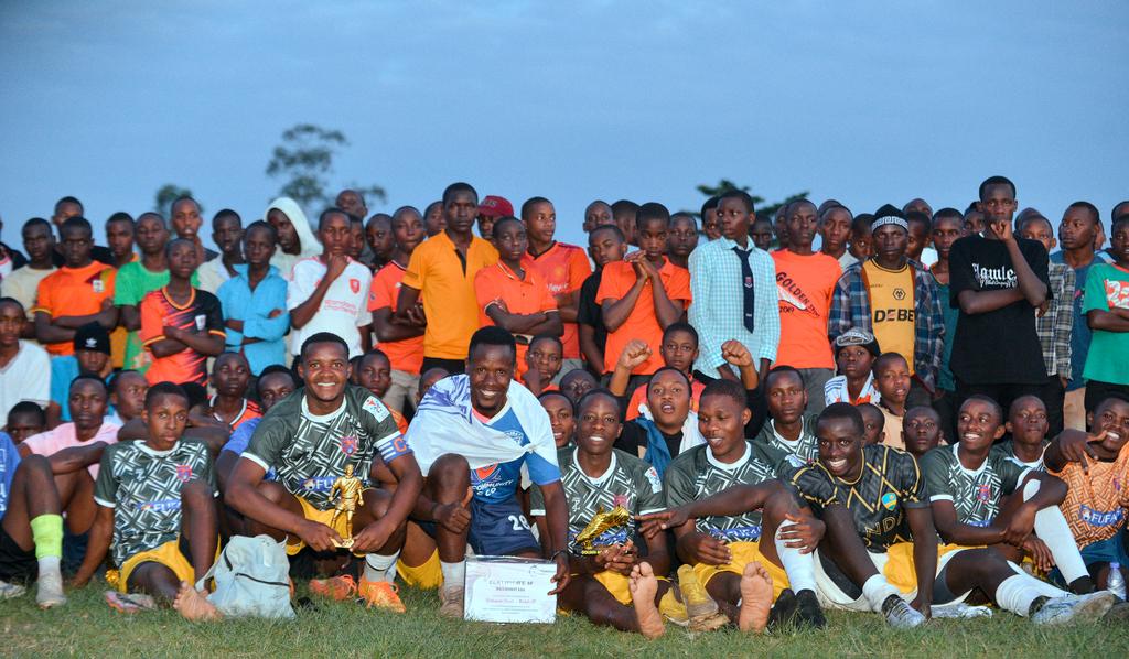 NganwaFL's tweet image. Not only does he coach the boys but he inspires and motivates them..
Rukundo after winning the MVP and championship  with @KaleleFc &quot; This win is for you boys&quot; @Nganwa_HS are you not moved..!