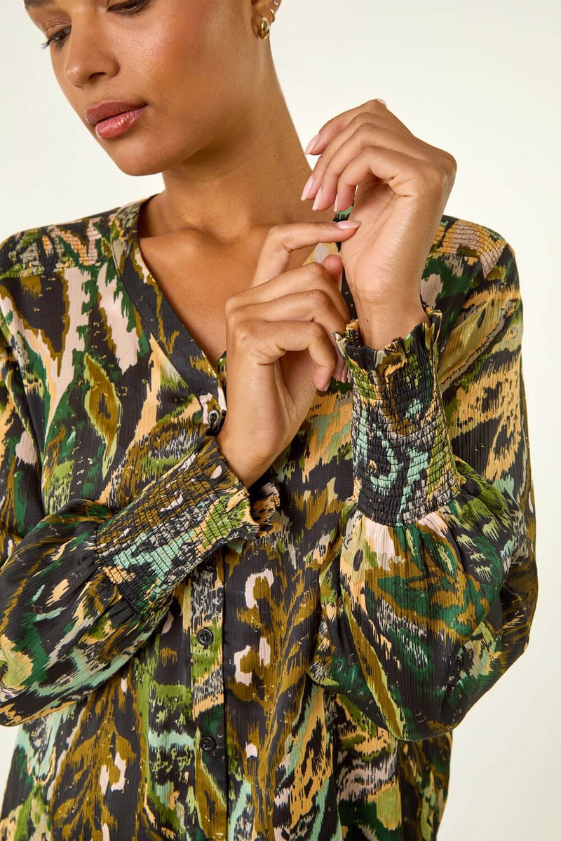 Pretty Autumnal shades in an easy-to-wear, stylish, shape 🍂
Add this flattering and versatile piece to your collection 🌾
Shop now 🛍 at #Roman  #Arcades #Ashton