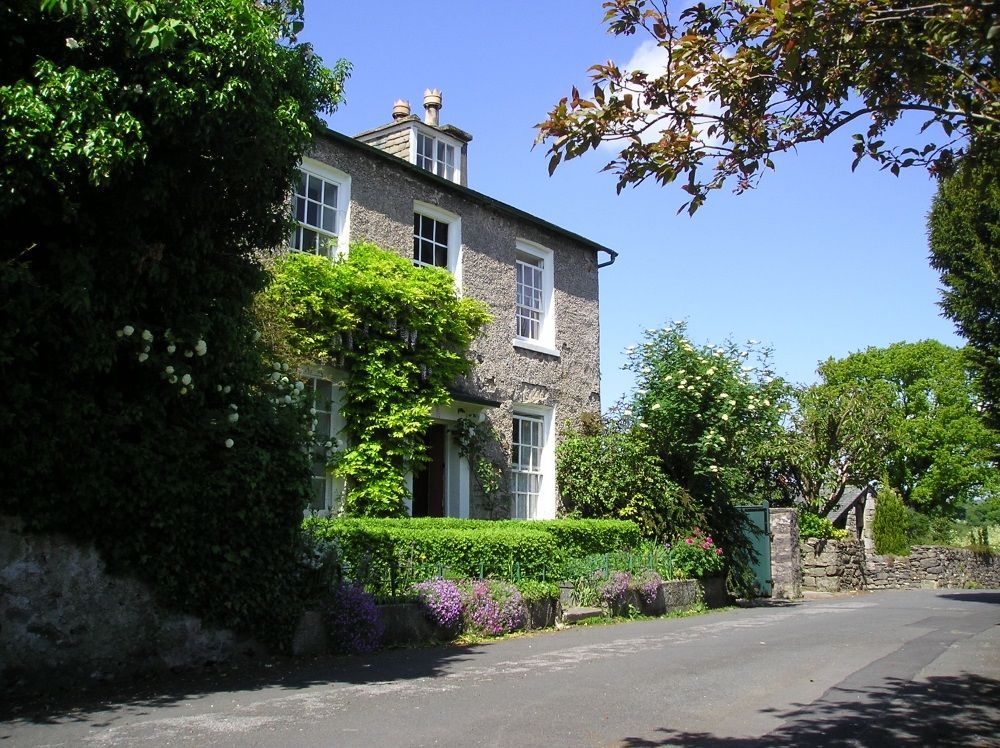 TheHolidayCots's tweet photo. π‘ Field Beck β Historic Charm in Cartmel π‘
Light & airy rooms capture the sun & offer lovely views, while the house has been carefully conserved & furnished to preserve its unique historic character.
ποΈ Sleeps 6
https://t.co/huxiVIMP86
#FieldBeck #Cartmel #GeorgianHouse #UK https://t.co/pcT3tkYmG2