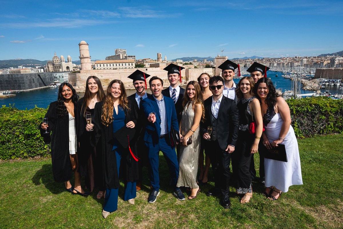 KedgeBS's tweet photo. #Diplomés 🎓 | À #Marseille, pendant deux jours, les rêves se sont habillés de toges et de sourires. 🎓
Les regards brillaient, les cœurs vibraient : chaque diplôme est une promesse d’avenir. ✨ @KEDGEBSAlumni https://t.co/Z325ElkYpf