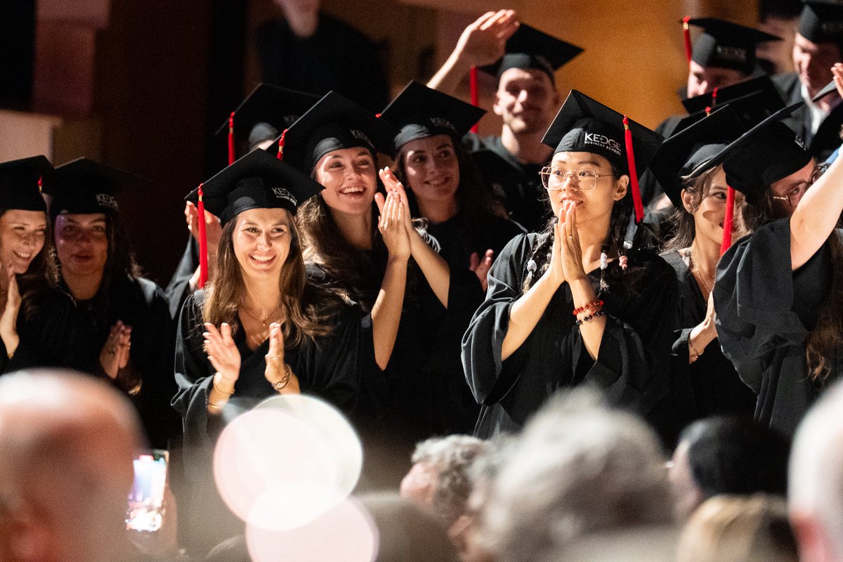 KedgeBS's tweet photo. #Diplomés 🎓 | À #Marseille, pendant deux jours, les rêves se sont habillés de toges et de sourires. 🎓
Les regards brillaient, les cœurs vibraient : chaque diplôme est une promesse d’avenir. ✨ @KEDGEBSAlumni https://t.co/Z325ElkYpf