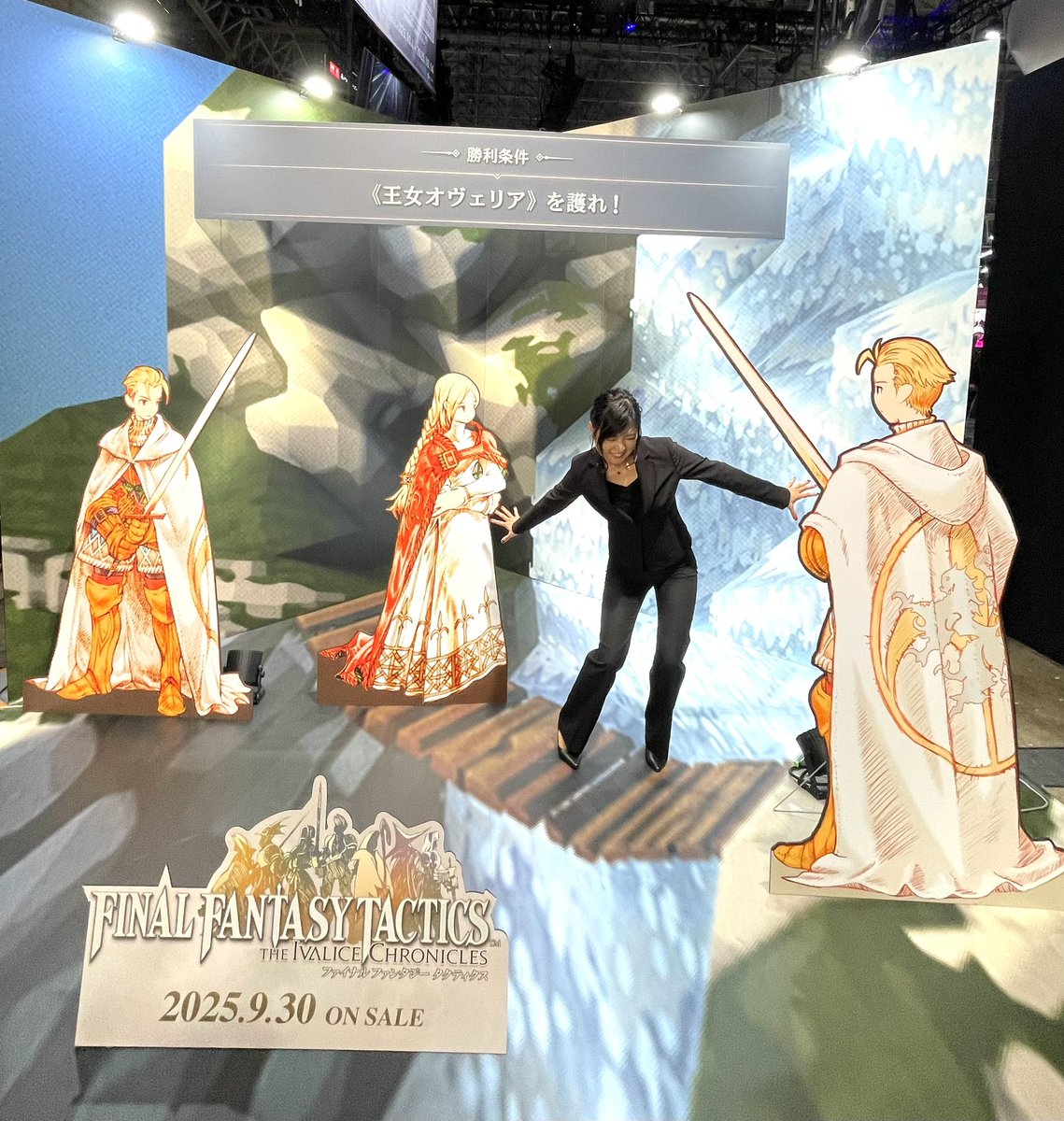 友人の投稿でフォトスポットがあることを知りダメ元で突撃したら撮れた！

ゼイレキレの滝の橋の上で
ディリータのポーズとる日がくるなんて！

ボーッとしてるとカーソルが橋の上と下をカッチカッチしちゃうからね！
橋の上はささっと行き先決めるんだよ！

#tgs2025 #FFT #FFタクティクス