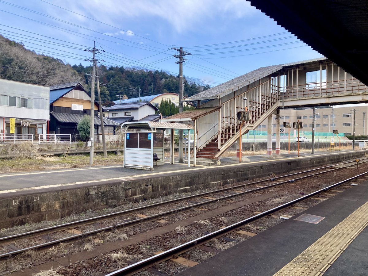 daigo_glocal's tweet photo. 福渡駅が25年10月2日に解体されると知って🥺

老朽化に伴う工事で、簡素化するとのこと。
リニューアルでは無いってところが悲しみ。

写真は今年2月に同駅近くのカレー屋さんに行った時のもの。

#岡山 https://t.co/QYG7bSkrHi