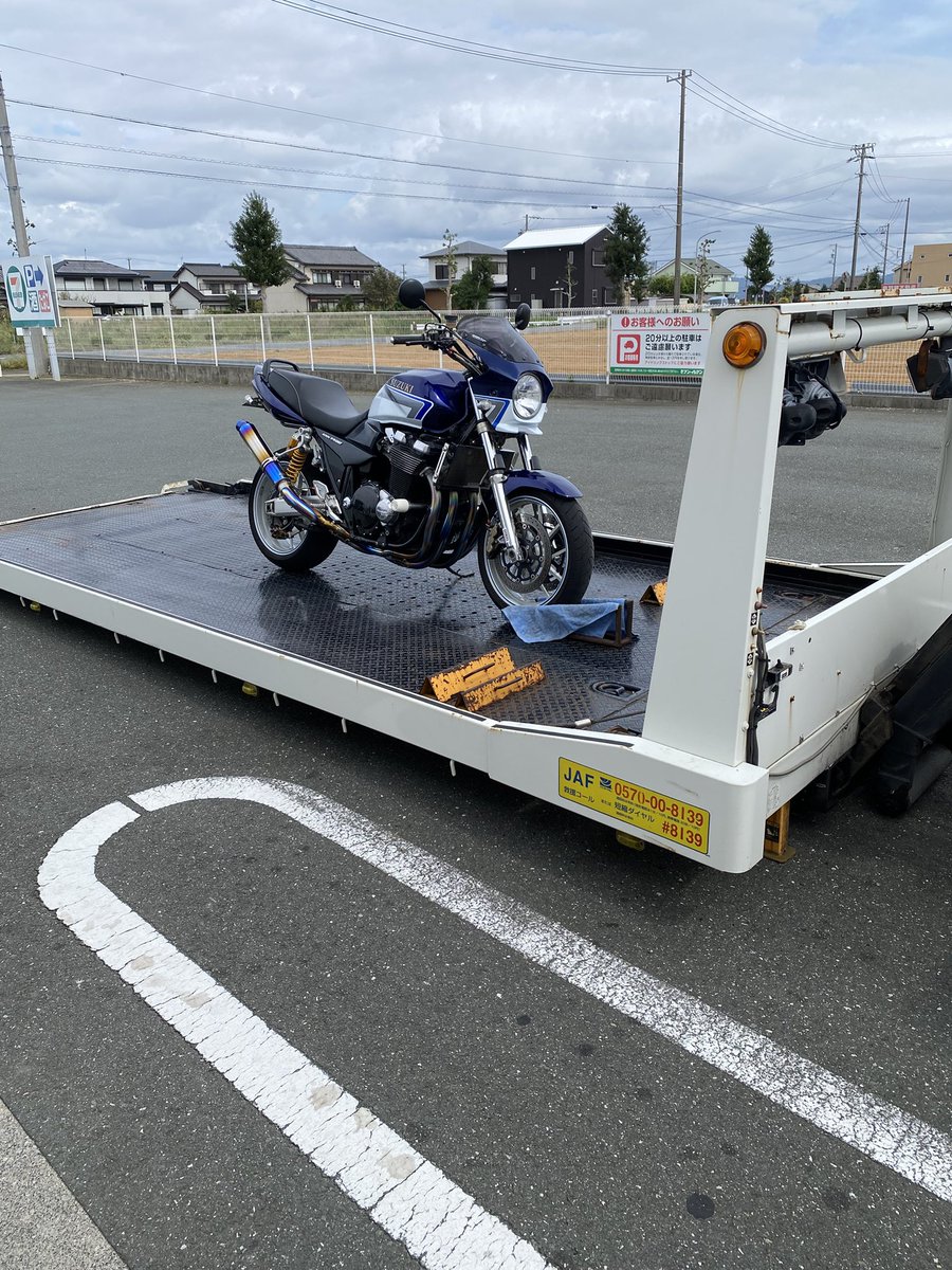 Jrrt1401's tweet photo. 昨日あんな調子よく300Km以上走ったのに…今日は近所のコンビニへ集合していざ出発のところがエンジンかからない
スター���スイッチ接触不良？バッテリー？
セルすら回らない😣😣😣
#gsx1400
#原因不明 https://t.co/D2q7vW0kIm