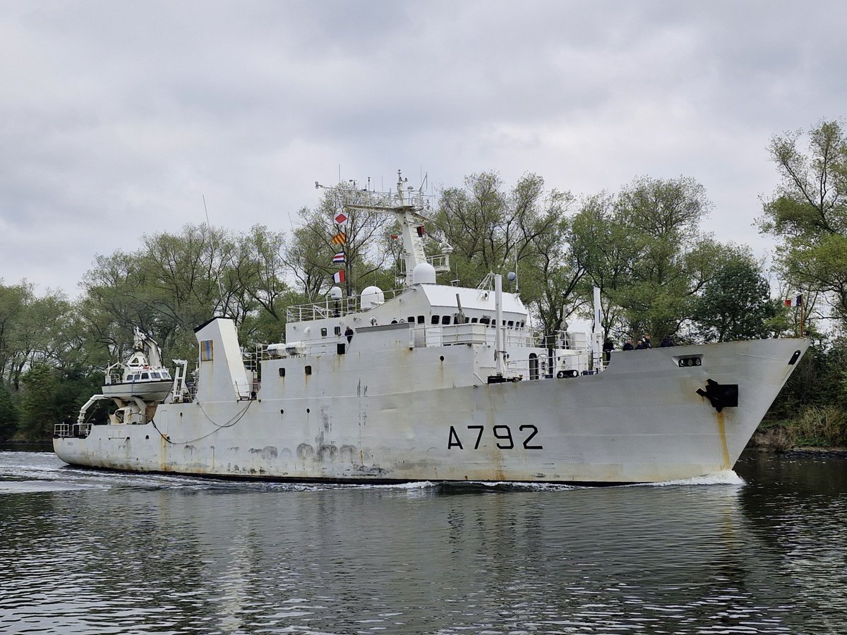 French Laperouse class A 792 FS BORDA to BRUGGE, Belgium, 26 september
<a href="/WarshipCam/">WarshipCam</a> 
<a href="/seawaves_mag/">SeaWaves Magazine</a>