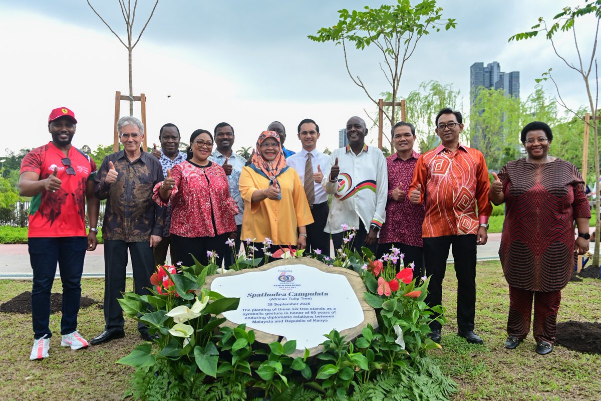 KenyaHighComKL's tweet photo. 4/5.The event underscored shared commitment to environmental sustainability and conservation in line with Kenyan's tree growing campaign aimed at planting  15 billion trees by https://t.co/KbbelVAjEA attendance were Mr. Anwar Udzir, Undersecretary, Africa Division, MFA, Malaysia https://t.co/MZEDJX6spK