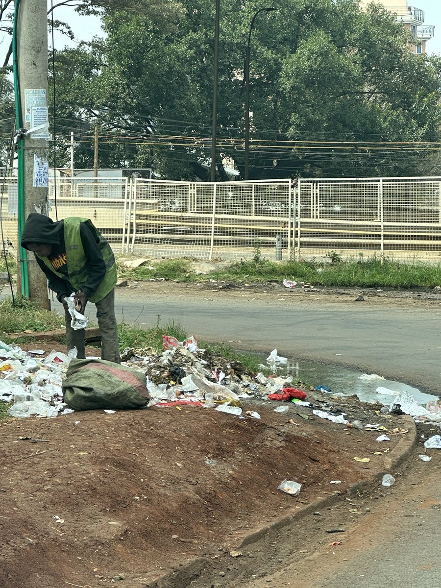 Alfayaz11's tweet image. Dear Nairobi Residents and 527/- Gang this is long but, I kindly request you to read, understand and see what I keep talking about. I urge you to go through the pictures. 

To all those saying that keeping our environment clean is our responsibility, I fully agree with you, and…