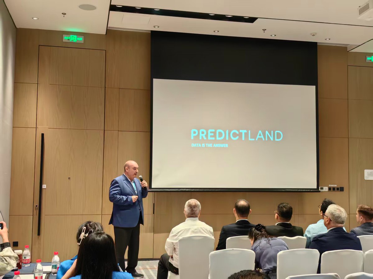 PredictLand AI tweet media