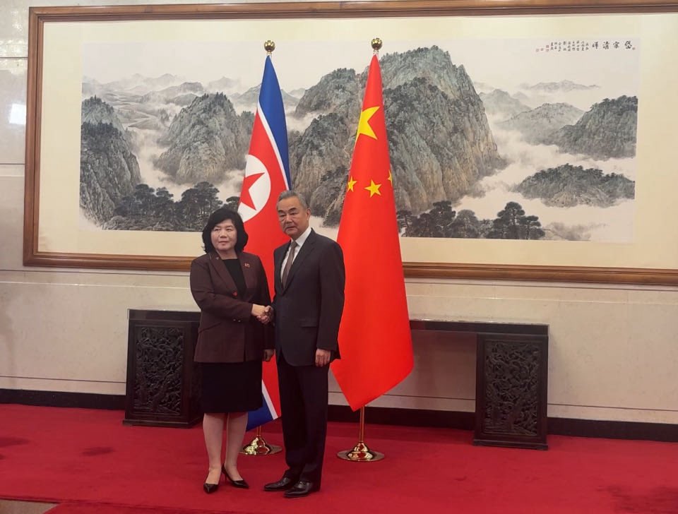 #JUSTIN 
Chinese Foreign Minister Wang Yi met with Foreign Minister of the DPRK Choe Son Hui Sunday in Beijing. #NK #diplomacy