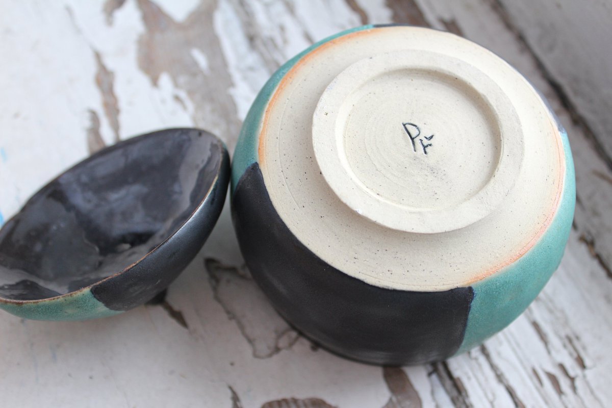 P13501291's tweet photo. Ma little jar with darkness 🙂 #pottery #ceramic https://t.co/d6bEwNUDGw