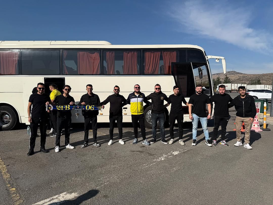 BU AŞK BİTMEZ GÖNÜLLERDE !!!

Fenerbahçe'mizi antalyaspor karşısında yalnız bırakmamak için Kadıköy yolundayız.