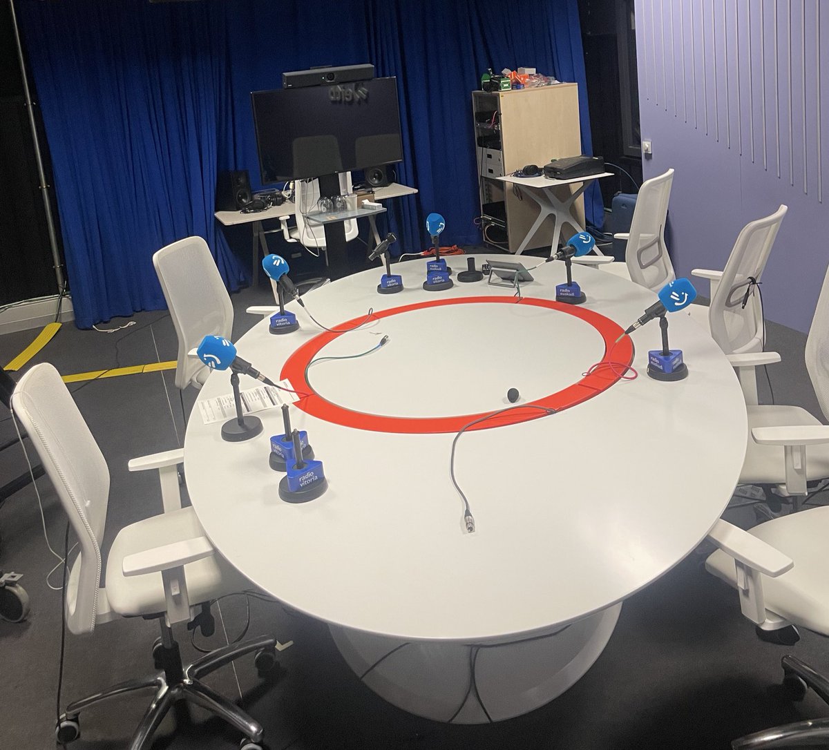 ‼️ Hoy <a href="/supercanastaRV/">Supercanasta RV</a> va por nuestro streaming…

👉🏼 LINK eitb.eus/es/radio/radio…

👉🏼 Apps NAHIERAN y GUAU

Arrancamos a las 13h y redifusión en <a href="/radio_vitoria/">Radio Vitoria</a> a las 19h

Te esperamoooos 🏀📻