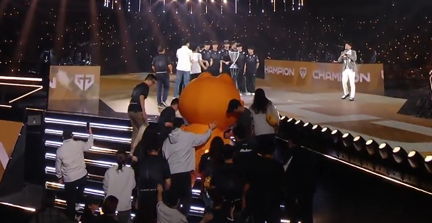 Sp2ink1es's tweet image. The GenRang struggle is real.