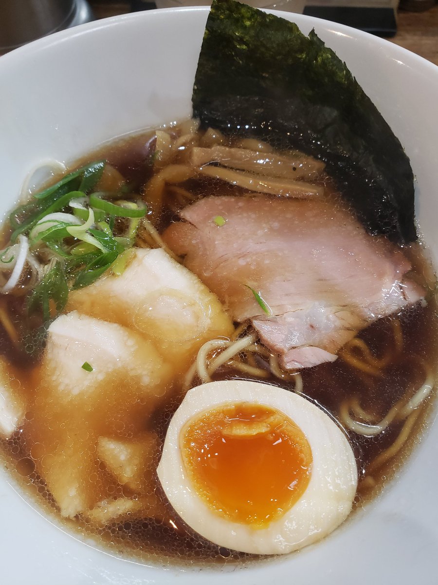 今日は知多郡の醤油ラーメン
味玉は燻製されてる？のか口にいれたときの薫りがよい！