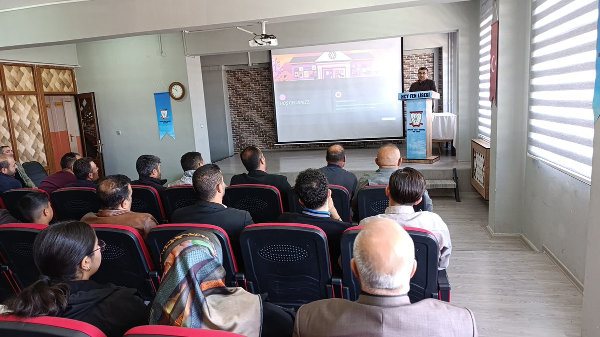 HCYFL Ailesine hoşgeldiniz👏
9.sınıf velilerimize yönelik uyum adaptasyon ve tanışma toplantısı düzenlendi. Katılımlarından dolayı tüm velilerimize teşekkür ederiz.