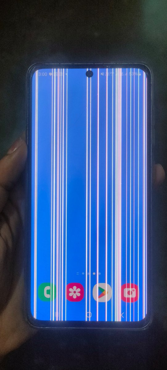 Rounak_23's tweet image. @SamsungIndia @SamsungMobile
Is this a strategy? Extend the replacement program but make sure no screens are available—so replacements are impossible? Users are left stranded, forced to buy another phone, while Samsung washes its hands. #SamsungS21FE #Bluelineissue (1/3)