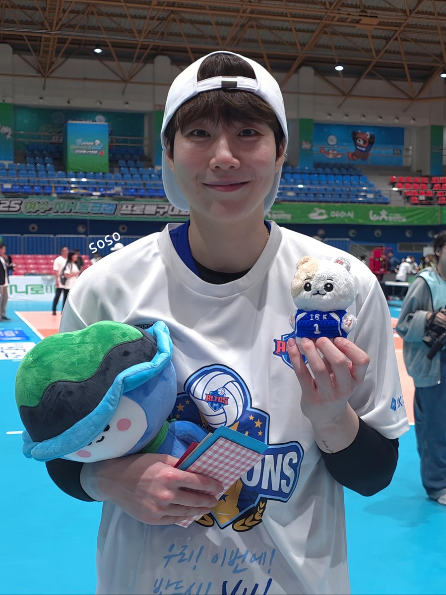 。
 ｏ
   ○
╭◜◝ ͡ ◜ ͡ ╮ ╭◜◝ ͡ ͡ ͡ ◜◝╮
( 내가평생 ) (    #이소영      )
   ◟◞ ͜ ◟◞     (   좋아할거같냐 )
        ╭◜◝ ͡ ◜◝ ͡ ◝ ͡ ╮ ͜ ͜ ͜ ◞╯
 　 (      어케 알앗지     )
　  (        정답이다       )
　　 ╰◟◞ ͜ ◟◞ ͜ ◟◞╯