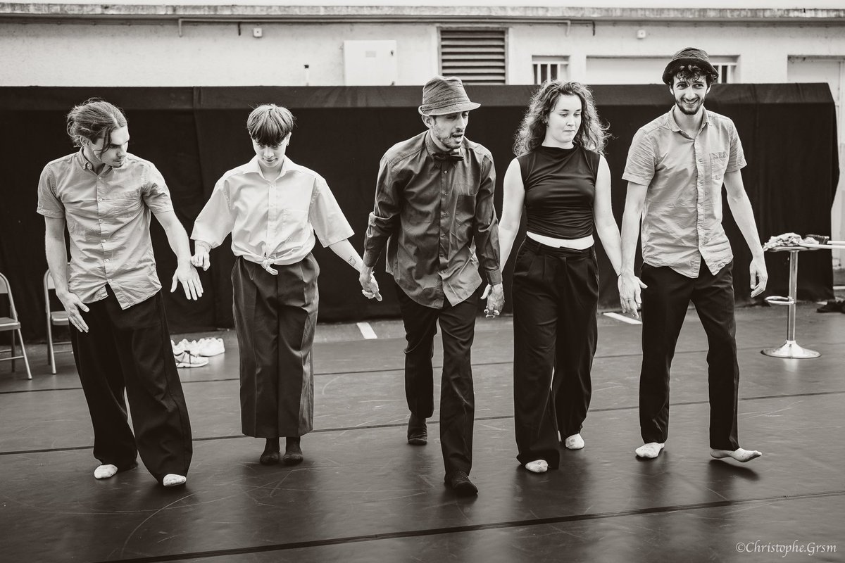 MehdiDiouri71's tweet photo. The Floor en cette rentrée ! Deux publics, deux énergies, une même passion 🔥
Merci Melun &amp; Joinville pour votre accueil 🙌
📸 @christophe.grsm
#TheFloor #StreetDance #CultureEnFête #LesAffolantes https://t.co/QeD4DWrAxL