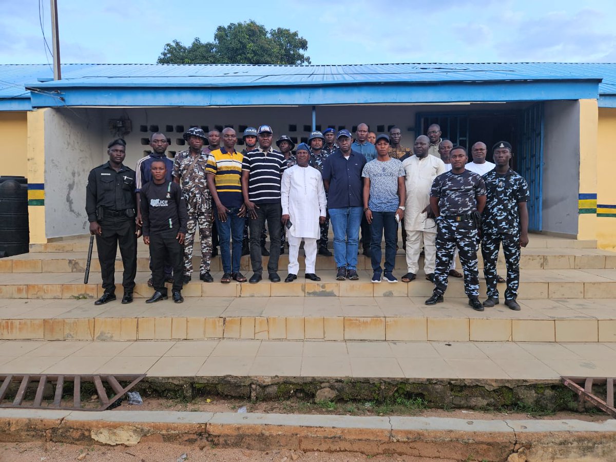On Saturday the 27th, I visited the Isanlu Police Station to express my condolences and solidarity with the members of the Nigeria Police Force who lost two colleagues in a bandit attack. They are true heroes who paid the ultimate price to keep us safe. We all wish for an end to
