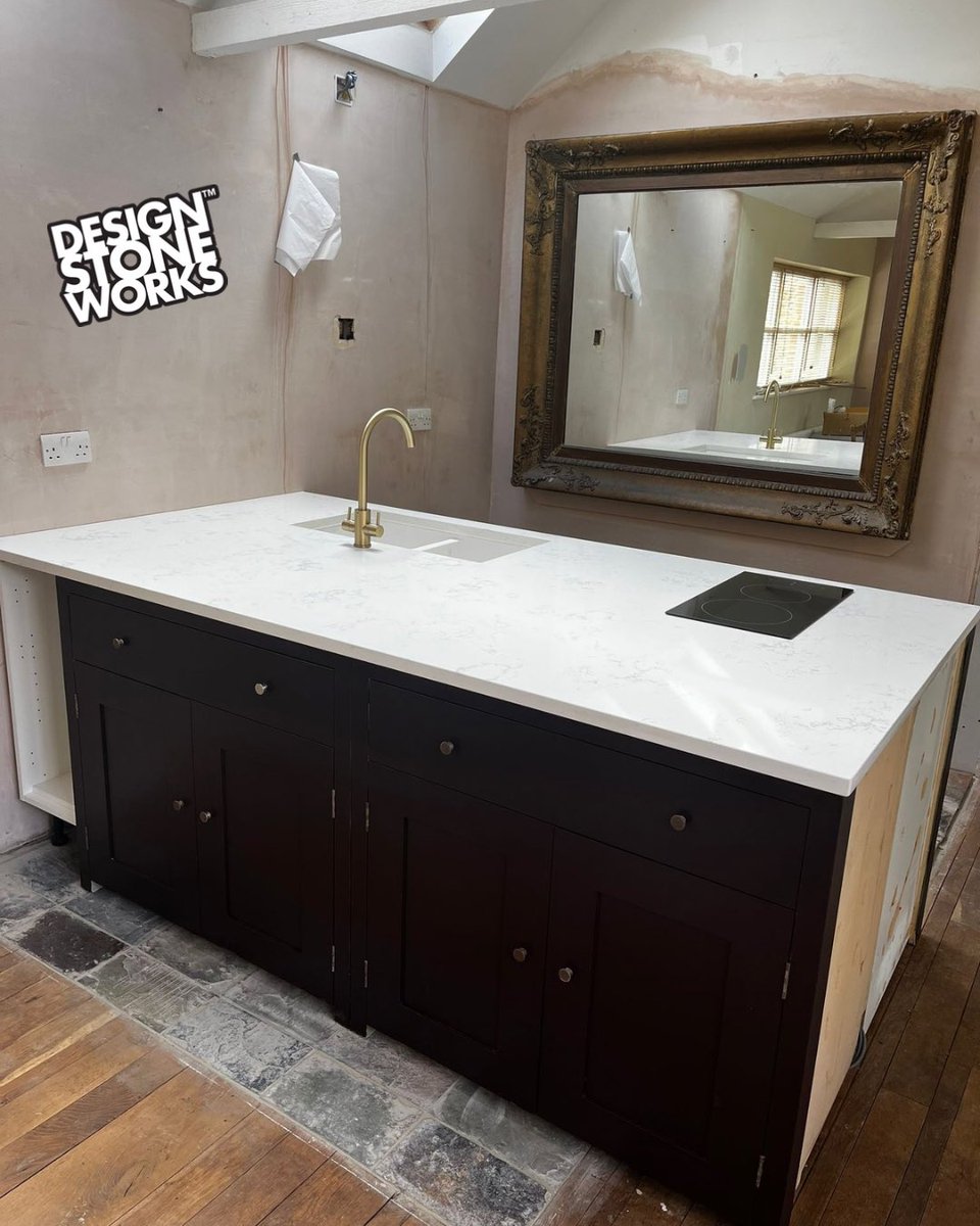 DesignStonework's tweet image. Clean. Crisp. Cashmere✨

Our customer chose the elegant 30mm @globalgraniteuk Quartz Cashmere… a cost effective in-stock option that delivers style without compromise.🔥

#quartzworktops #kitchenupgrade #stonework #designstoneworks #norwich #kitcheninspo