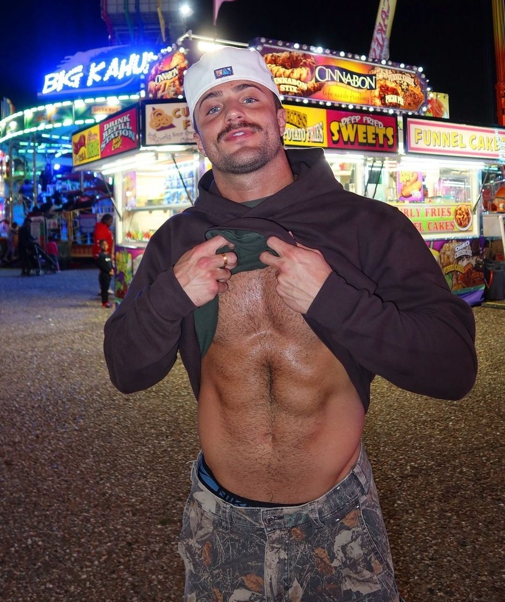 JockRockNation's tweet photo. Is this boyfriend material? https://t.co/ItlbSptv9W