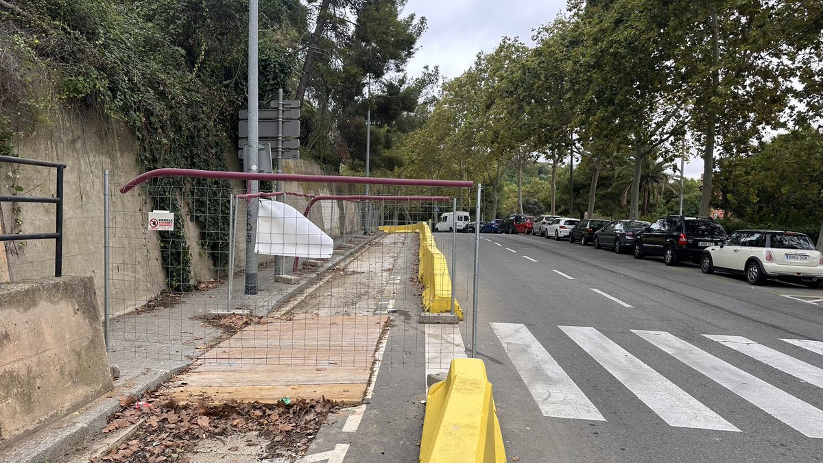 Algun dia s’acabaran les obres vergonyoses que porten setmanes aturades a Montjuïc sense ningú treballant i que molesten i indignen els veïns? O potser les enllestireu miraculosament abans de les eleccions?
 <a href="/jaumecollboni/">Jaume Collboni</a> <a href="/bcn_ajuntament/">Ajuntament de Barcelona</a> <a href="/3CatInfo/">3CatInfo</a>