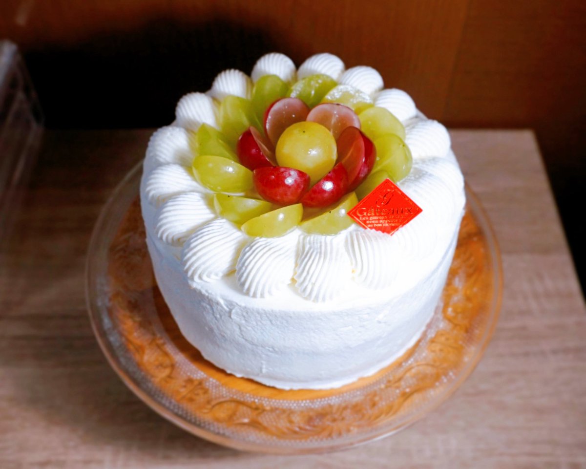 Calpisp's tweet image. シャインマスカットとスカーレットのショートケーキ🍇

#コッタ