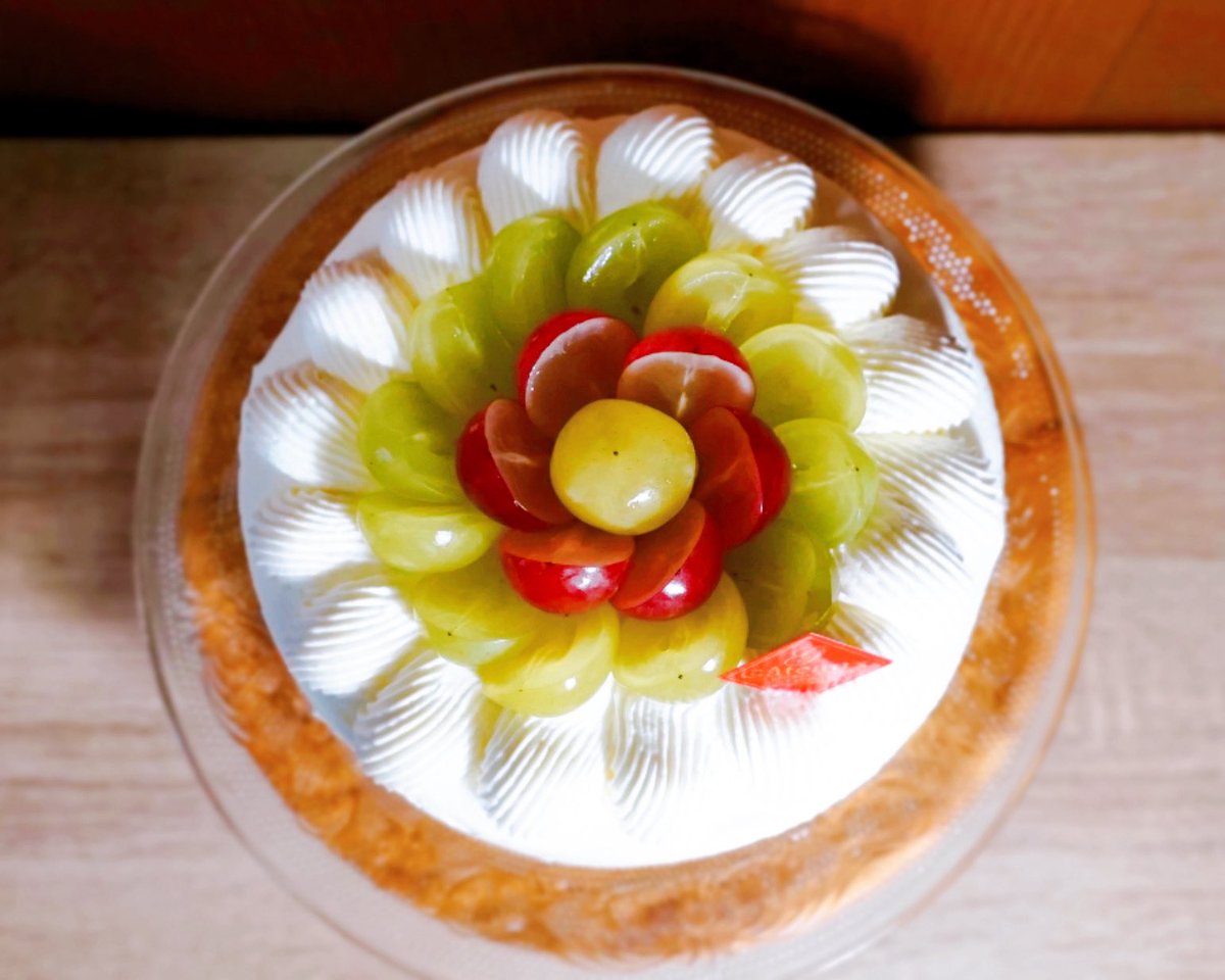 Calpisp's tweet image. シャインマスカットとスカーレットのショートケーキ🍇

#コッタ