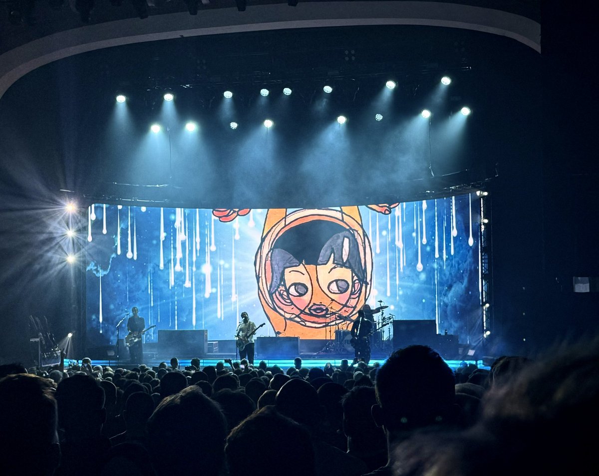 manoghosts's tweet image. 23 (?!) years of Feeder’s ‘Comfort in Sound.’ Clearly a mistake but clearly still the best - and Grant Nicholls is clearly a vampire 

#feeder #brixtonacademy