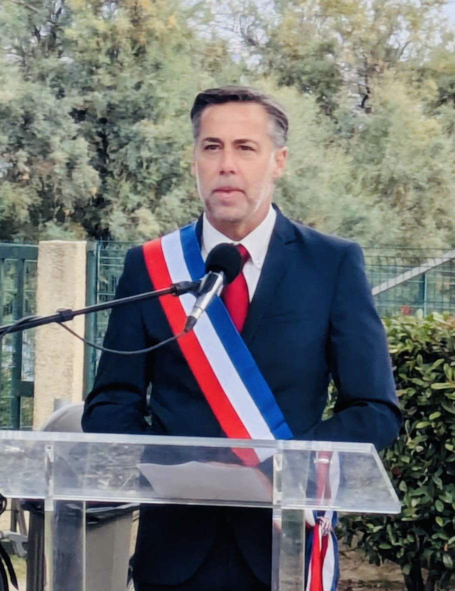 SFreyAgde's tweet photo. PATRIOTISME 🇫🇷 En ce jour de Saint-Michel, je veux rendre hommage au nom de tous les Agathois aux parachutistes et aux soldats qui protègent la France et les Français 🇫🇷. #agde #france #Patriotisme #saintmichel https://t.co/mretTzHYZd