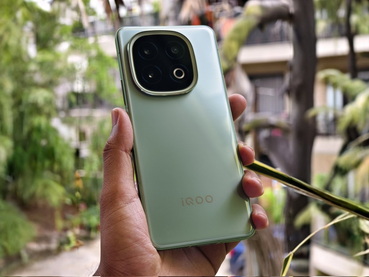 SavageAryan007's tweet image. I&apos;ve been using the iQOO 13 for almost 90 days, and here is the culmination of it all.

iQOO 13 Long-Term Review: Still the perfect value flagship? 🤔

This review will be really long, so sit down, grab a snack and have a read!