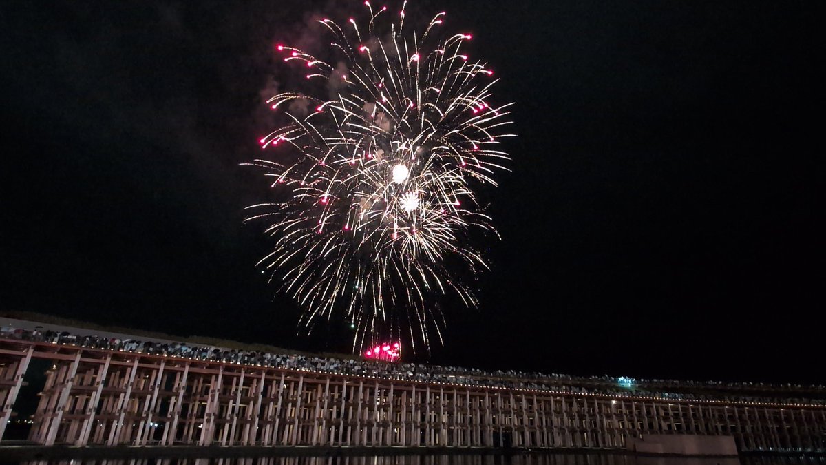 特別な花火の日じゃない日だと予算限られるだろうに、ちゃんと見せ場作る花火師さん達に感謝🙏🎆