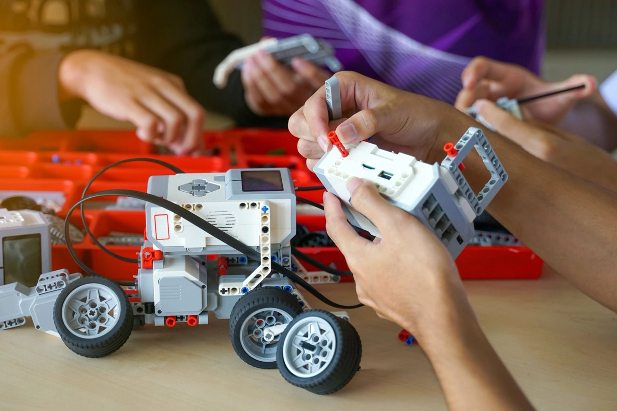 RoboBharati's tweet image. Explore the fascinating world of robotics and unleash creativity in young minds. Visit robobharati.com today to discover innovative programs that inspire learning and critical thinking. #RoboBharati_Manipal #Age6to16Years #LearnToInnovate