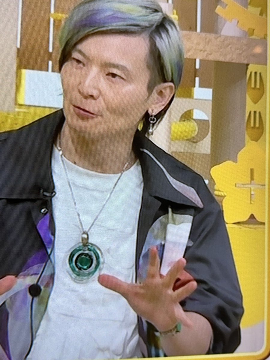 owl1013's tweet photo. バンキシャ観てたら、宮田裕章教授が怪獣Tシャツ着てる！#バンキシャ#宮田裕章#サカナクション#怪獣 https://t.co/uG0J4MDAsM
