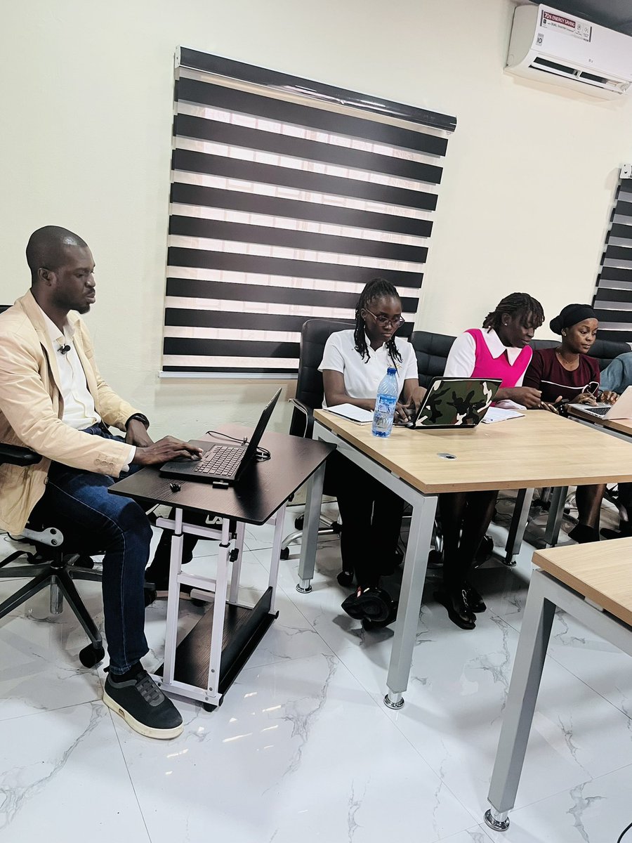 SdfAnalysis's tweet image. 📸 Highlights from our 1-Day Excel Training!

💡 In just one day, a truly nationwide experience — participants joined from across Nigeria, proving that learning has no boundaries.

#SDF #SDFAnalysis #DataAnalysis #DataAnalytics #Excel #SQL #PowerBI #Python