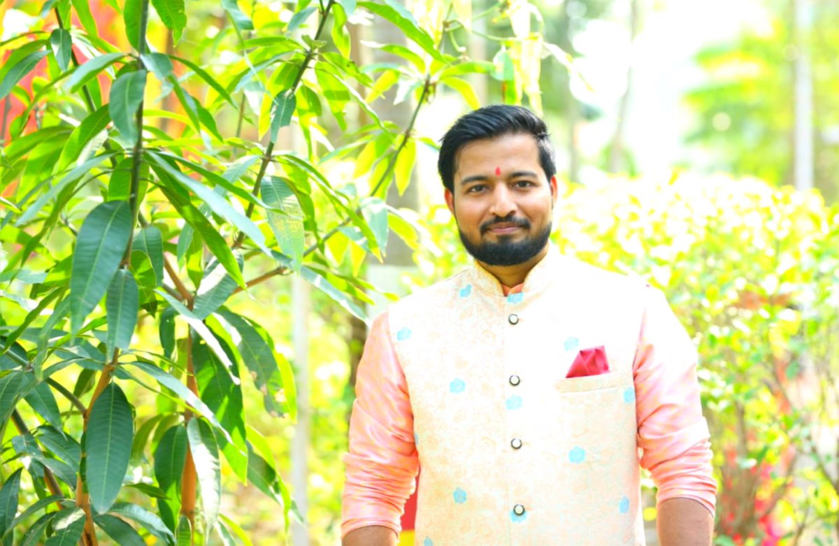 काही मित्र आपल्याला जपतात, तर काही मित्रांना आपण जपायचे असते. गणेश देखील असाच एक जपण्यासारखा घनिष्ठ मित्र. अशा मित्रांशी बोलण्याची भाषा ही आग्रहाची कमी आणि हक्काची जास्त असते. वाढदिवसाच्या खूप खूप प्रेमपूर्वक शुभेच्छा गणेश 💐🎂🥳❤️👍भेटूया लवकरच.
<a href="/GaneshaSpeaks_/">Ganesha | गणेशा</a>