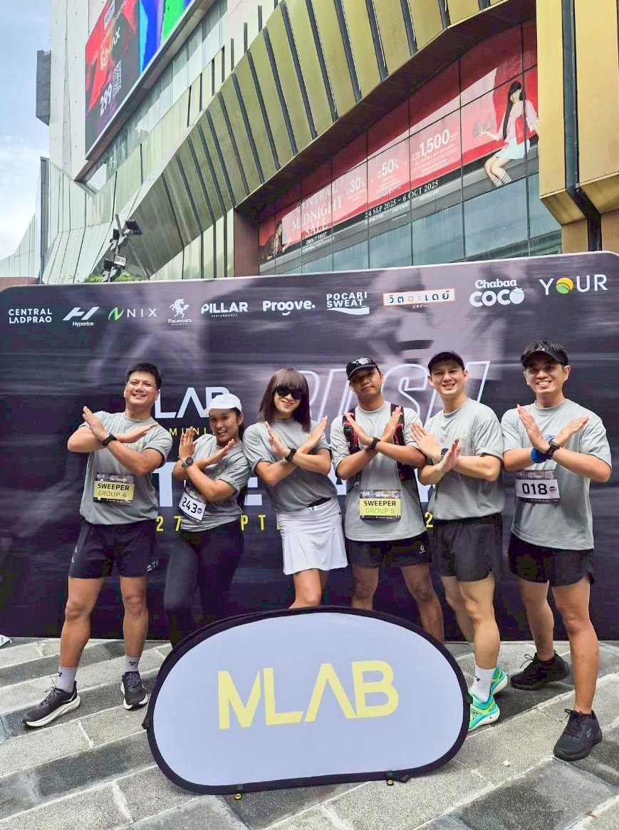 NinjaTooK's tweet photo. 🌳🌧 ลุงตุ๊ก และ ผองเพื่อน ที่กิจกรรม MLAB Community: Rush The Park 🫶 ดีใจที่ได้เจอกันครับ 🥰 ep.1 

#MLAB_Store #MeetYourUnmet #MentagramThailand #MLAB_Community #MLAB_Club #MLABRUSHTHEPARK
#tookkyrun https://t.co/8OlL9S9LQ9
