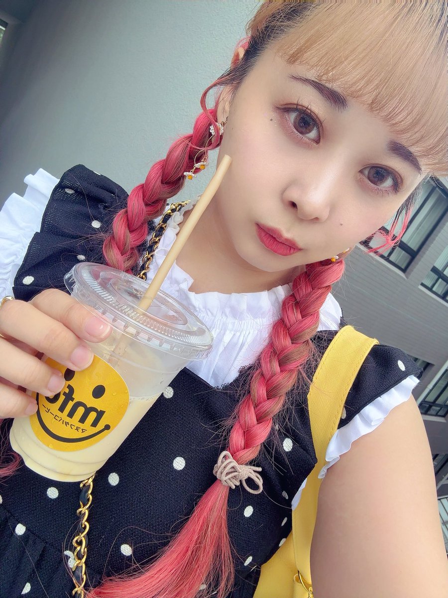 先日母校の文化祭に
遊びに行ってきました🌱

卒業以来だから14年ぶり？？！

当時の担任とお互い年取ったなーって🤣笑
また部活時代を過ごしたいな🤤