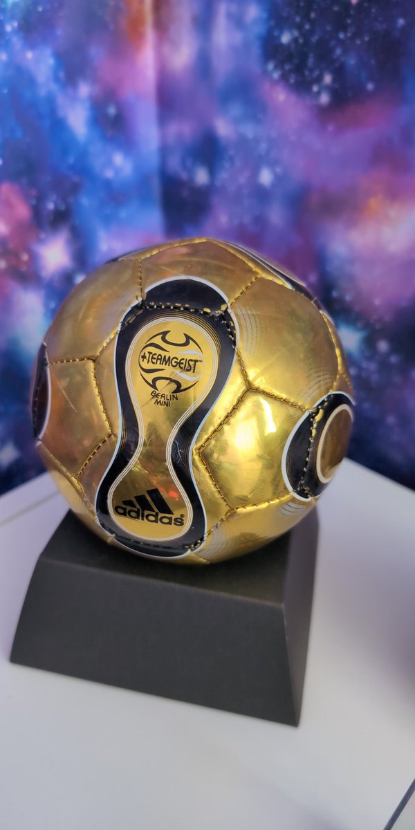 One Chelsea
One Madrid
One Fevernova
One Telstar mini
One Berlin Teamgeist

All with original boxes in fab condition👌