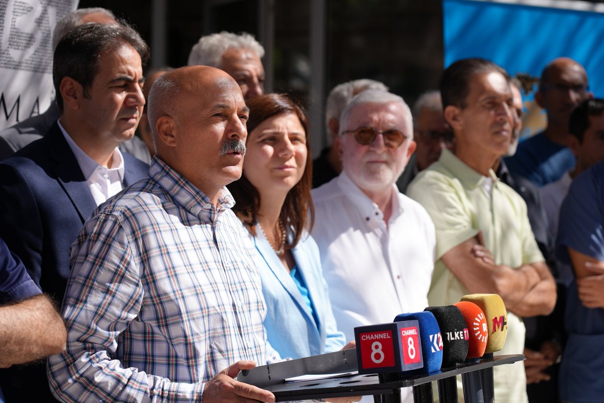 💬 Eşbaşkanımız Bucak: “Umuyoruz ki İsmail Hoca Sağlığına Kavuşur”

📌 Eşbaşkanımız Serra Bucak, 9. FilmAmed Belgesel Film Festivali sırasında beyin kanaması geçiren Sosyolog İsmail Beşikçi’nin Dicle Üniversitesi Hastanesi önünde sağlık durumuna ilişkin yapılan açıklamaya