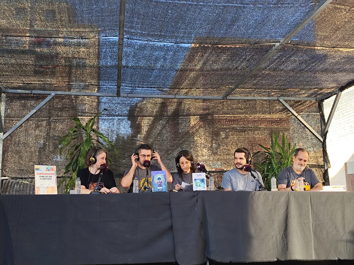 🍻📚 Ahir vam celebrar el primer <a href="/narranacion/">narranacion.com</a> de la temporada en una sessió en viu al Mercat de Lletres d'Igualada 📻