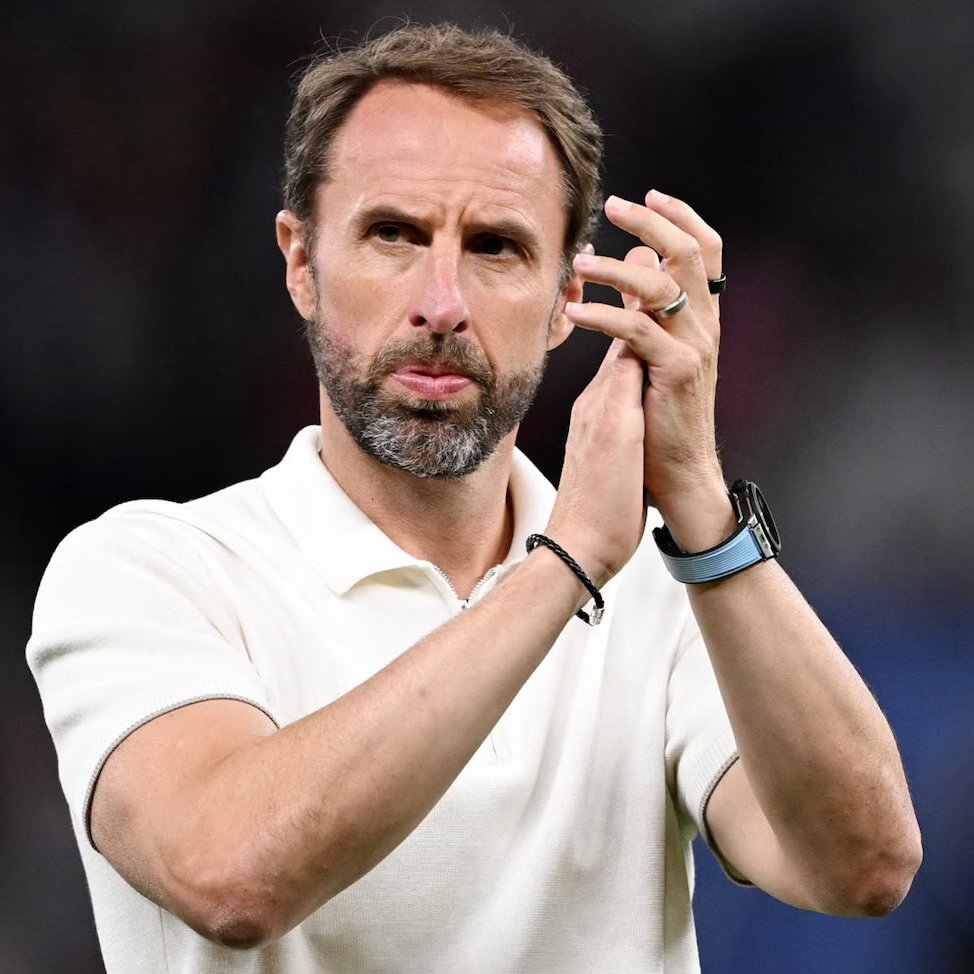 StakeFootball's tweet photo. 🚨🚨| BREAKING: Gareth Southgate is being considered as a replacement for Rúben Amorim if Manchester United decide to sack him.

[@alex_crook , @JacobsBen] https://t.co/oAxPudcwap