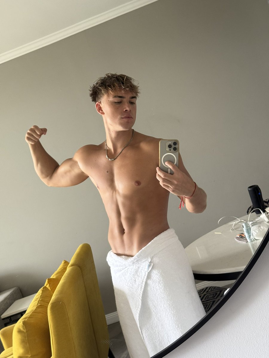 masterchad17's tweet photo. This twitter page is my contribution to society. Thank me in the comments https://t.co/8sY977CPnc