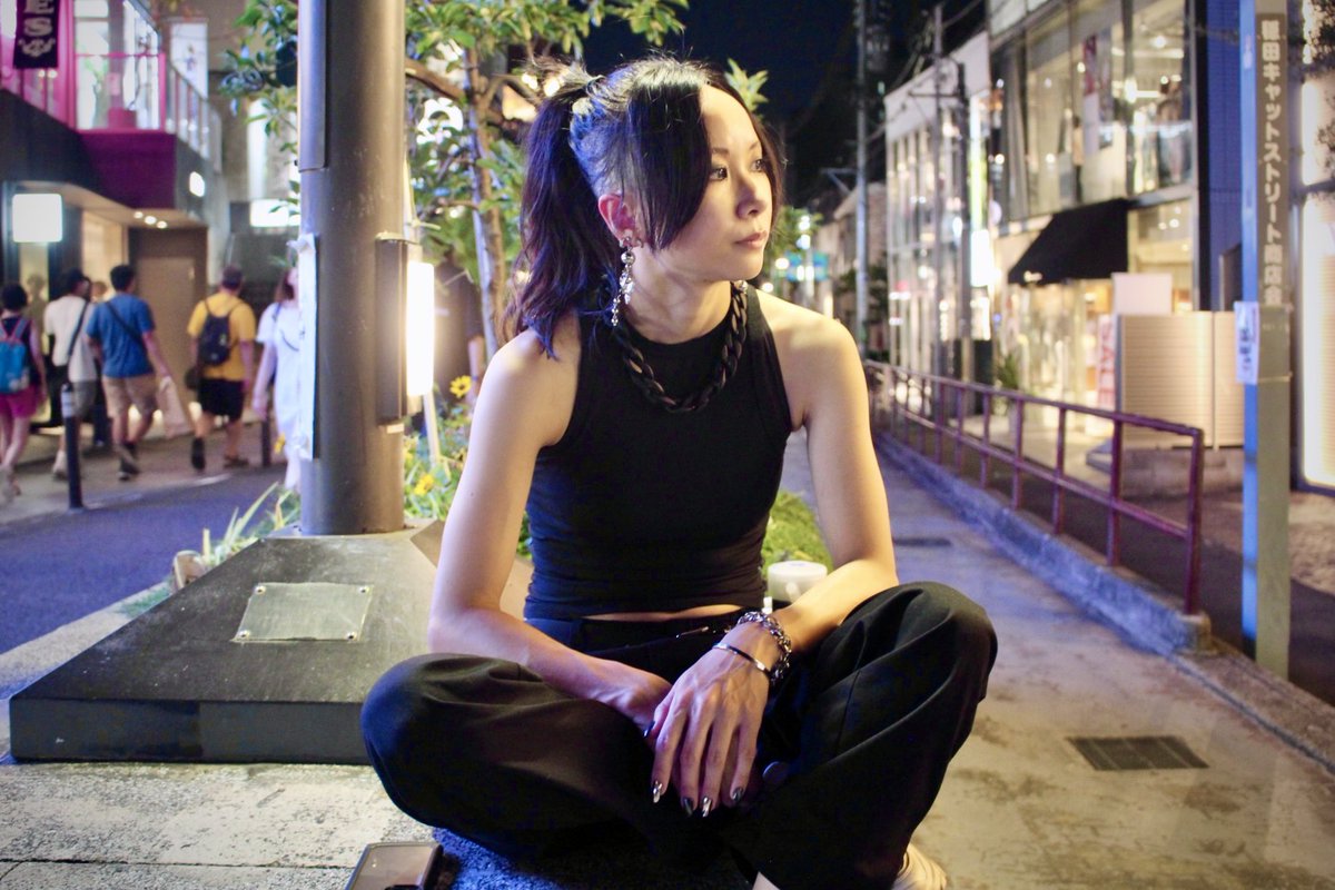 This is a behind-the-scenes shot from a recent DRAGDOWN shoot. Preparations are underway.

個人的にカメラマン募集してます！詳細はリプ
#カメラマン募集 #カメラマン募集中 #相互無償 #被写体 #フォトグラファー募集