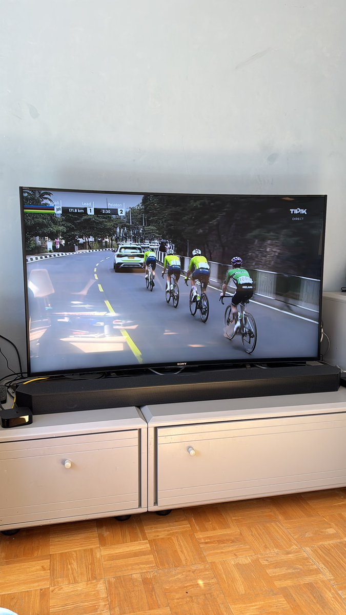 thderidder_be's tweet photo. @axelmerckx bonjour #velortbf mais la semaine passée sur le contre la montre, les coureurs avaient l’#oreillette 😊 bon #worldchampionship2025 et bonne journée à toute l’équipe 👍🚴💪 https://t.co/1QE2hxFLJ7